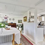 Three-bedroom In סטגה