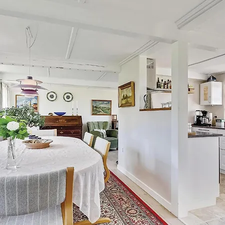 Three-bedroom In Stege