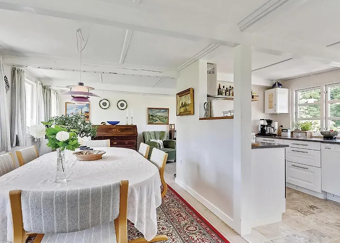 Three-bedroom In Stege